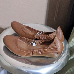 Mossimo tan scrunch wedge flats